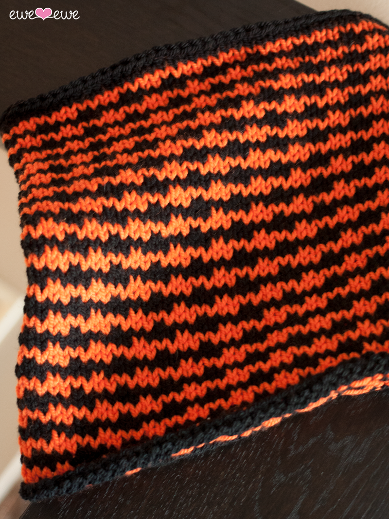 Halloween Houndstooth FREE Cowl Knitting Pattern